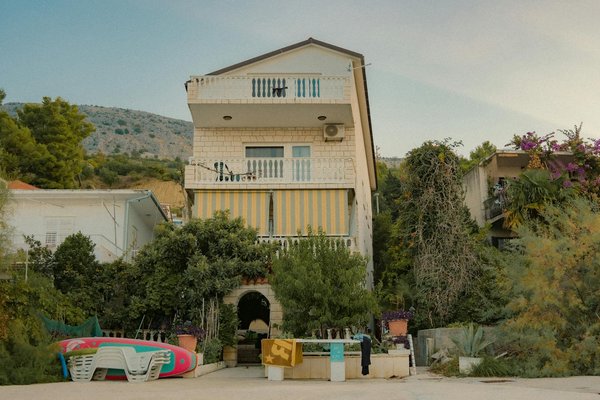 Peut-on louer une maison de vacances en Espagne avec des cours de cuisine et des visites de bodegas?